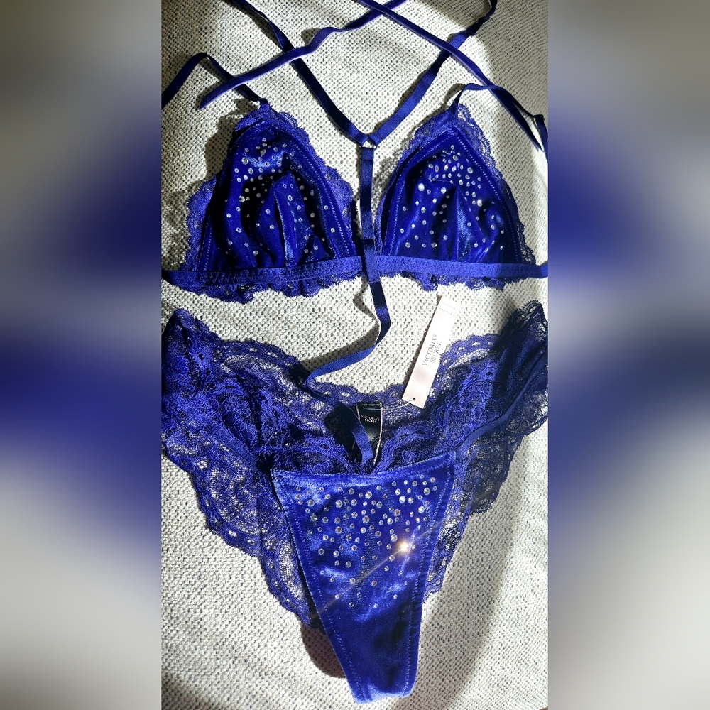 NWT VICTORIA'S SECRET Size:M  Sapphire Blue Lace Lingerie Set With Crystals